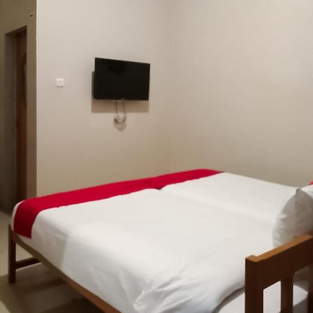 Reddoorz At Joyce Guest House Medan Exteriör bild