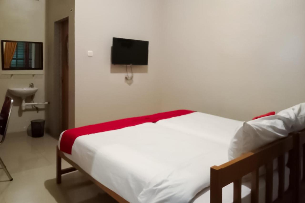 Reddoorz At Joyce Guest House Medan Exteriör bild
