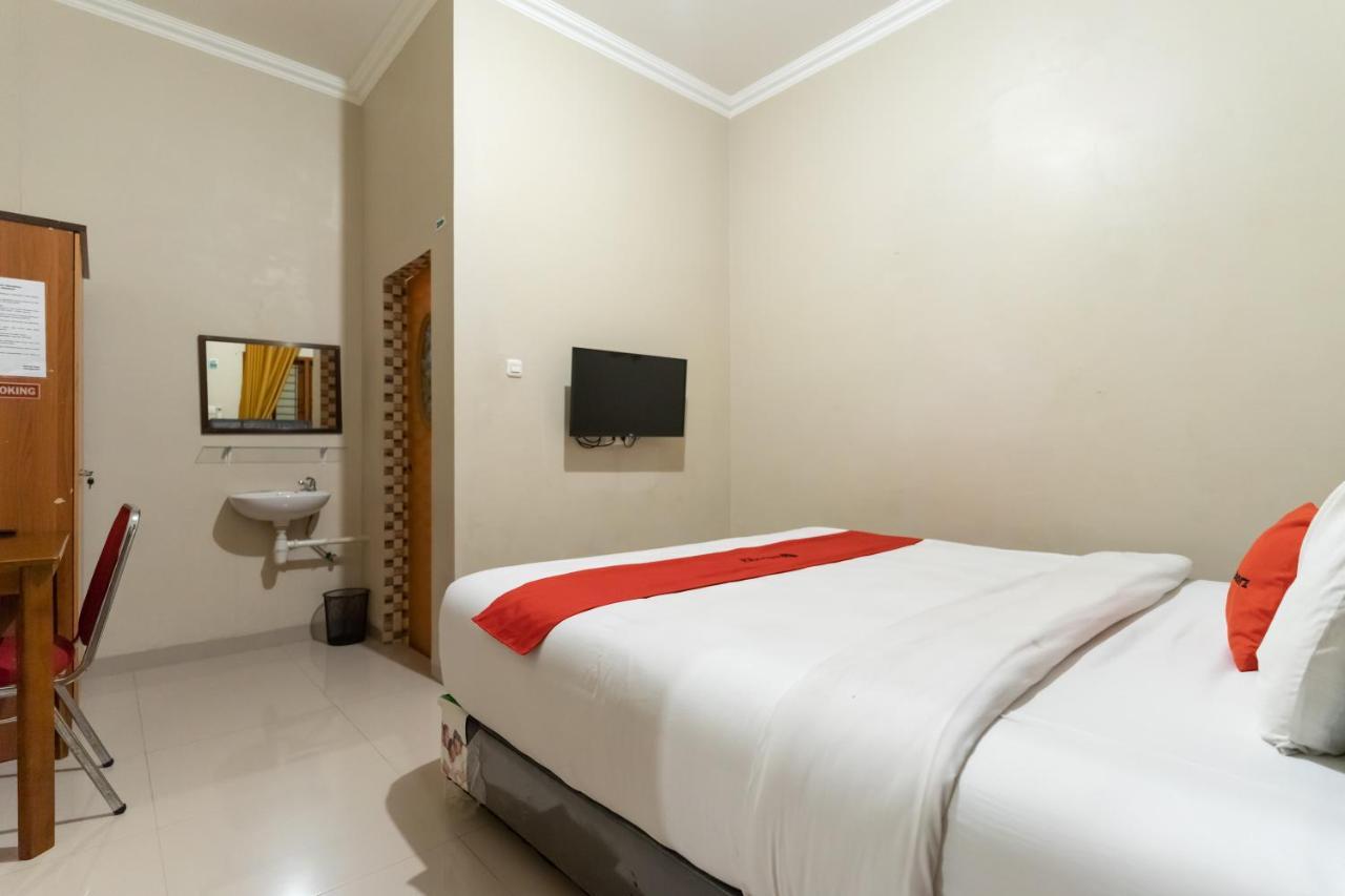 Reddoorz At Joyce Guest House Medan Exteriör bild