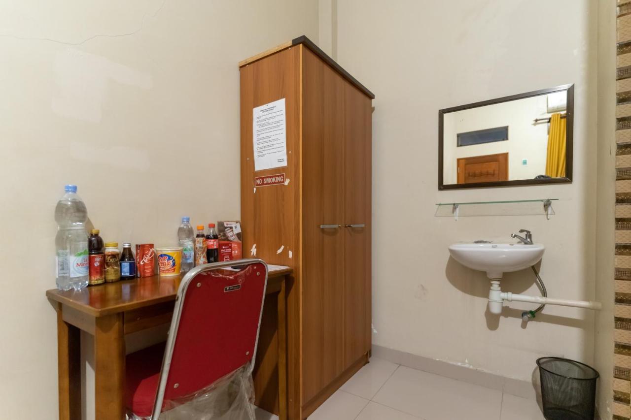 Reddoorz At Joyce Guest House Medan Exteriör bild