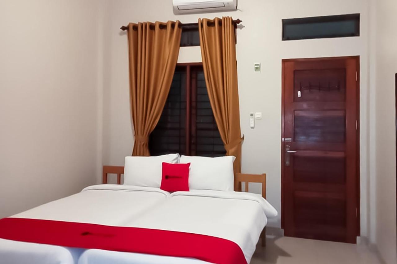 Reddoorz At Joyce Guest House Medan Exteriör bild